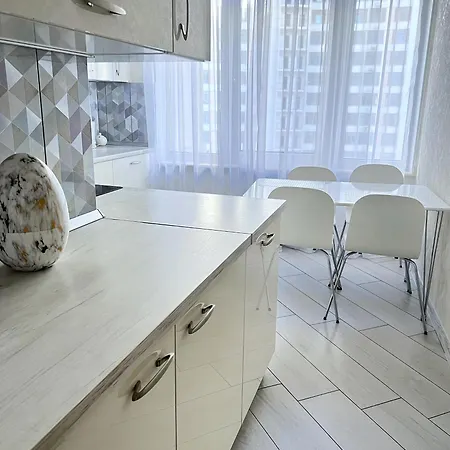 Apartment стильні з 2 спальнями біля моря, каманіна